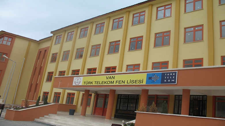 Van'da 30 öğrenci yemekten zehirlendi